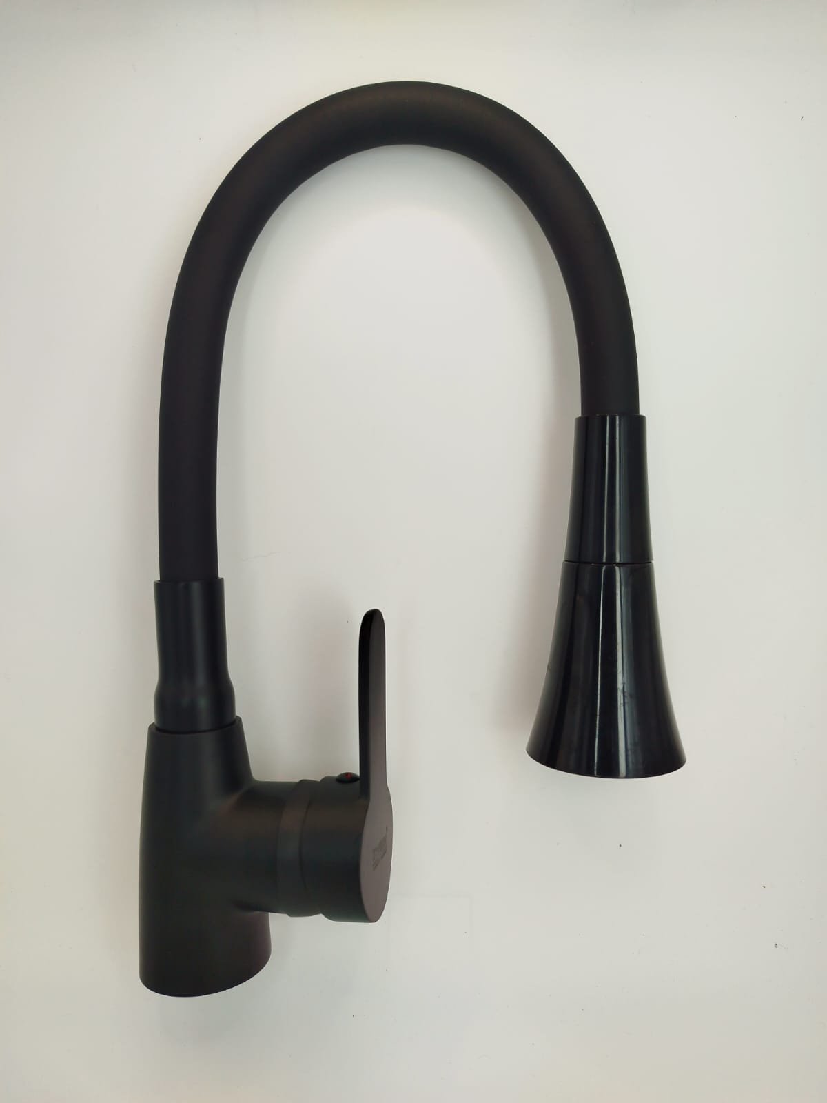 MONOCOMANDO NEGRA CON PICO FLEXIBLE
NEGRO