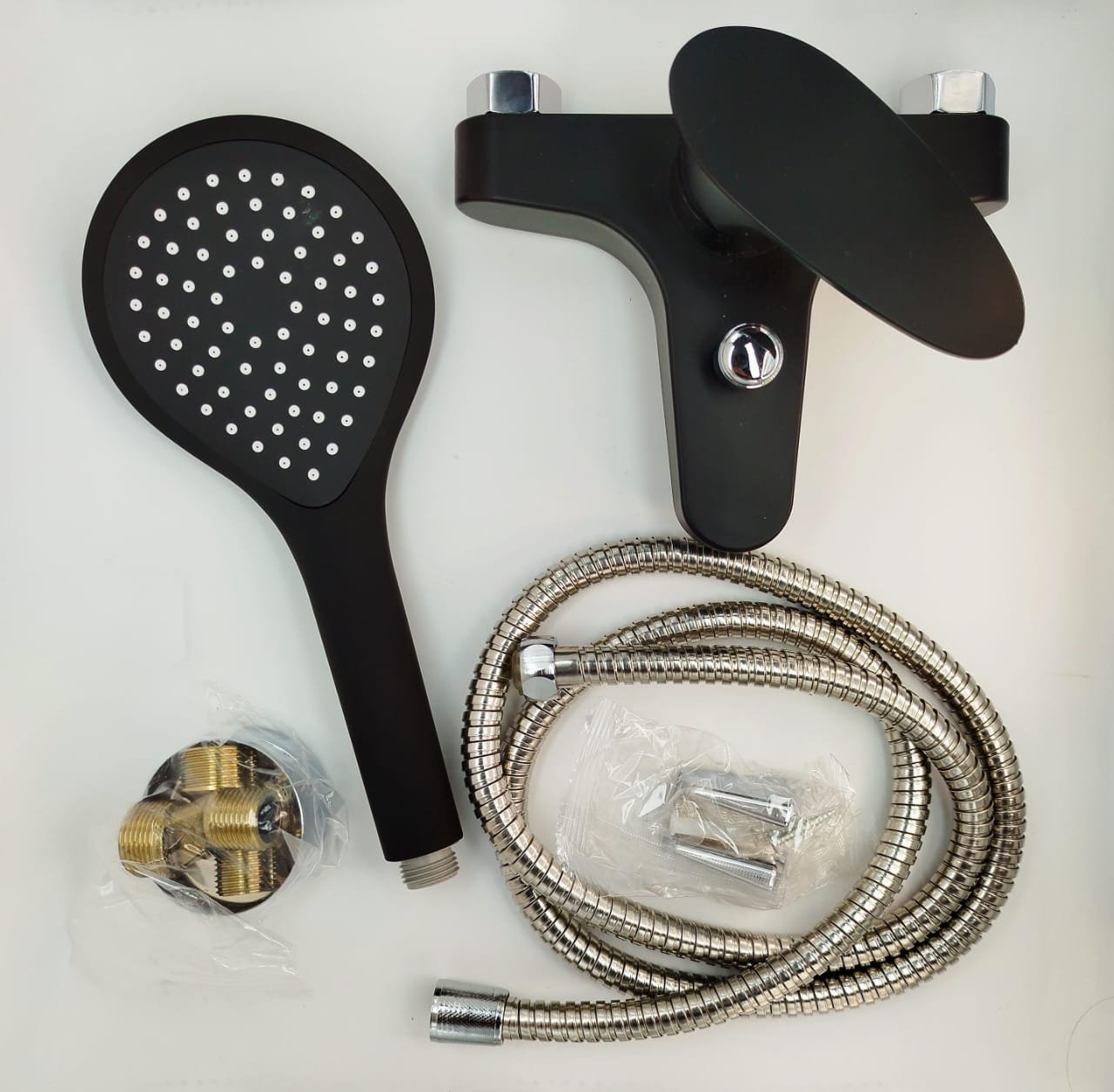 DUCHA MONOCOMANDO CON TRANSFERENCIA
NEGRA PVC AL-7169-1