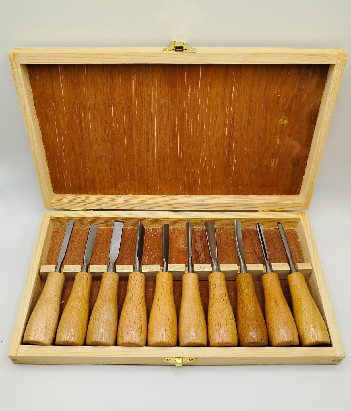 GUBIAS EN CAJA MADERA 10 PCS