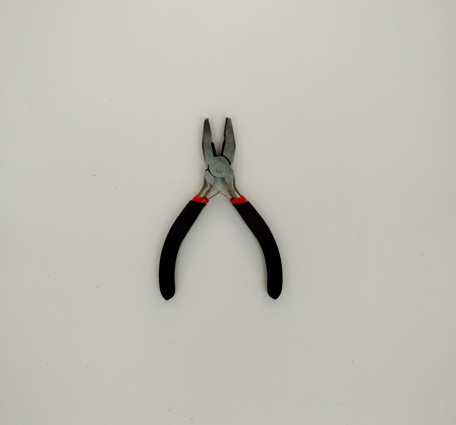 PINZA UNIVERSAL 4,5"